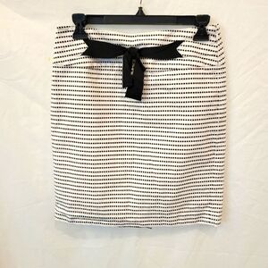 Ann Taylor Loft blavk and white skirt with bow size 2
